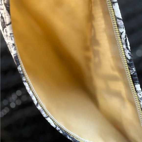 Happy Halloween Themed Pouch and Accessories Set - Picture 3 of 12